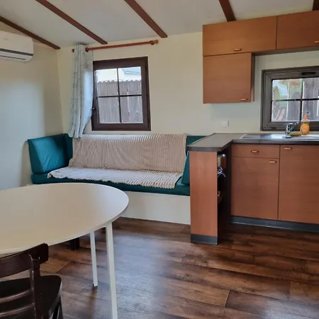 Mobil-home Au Sein D'une Ecurie * La Lande-Chasles